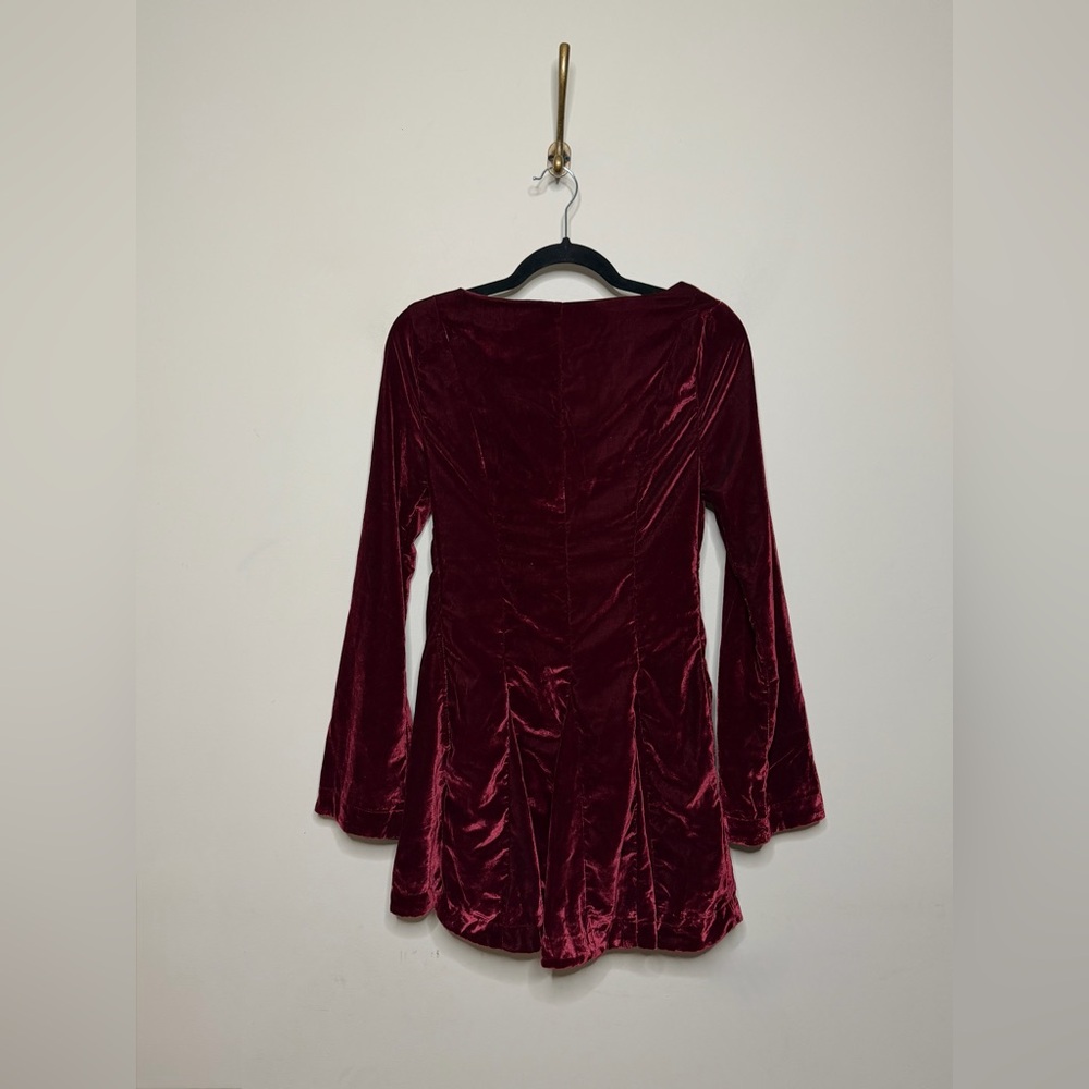FARM Rio Roses Scallop Crop Top - Picture 5 of 8
